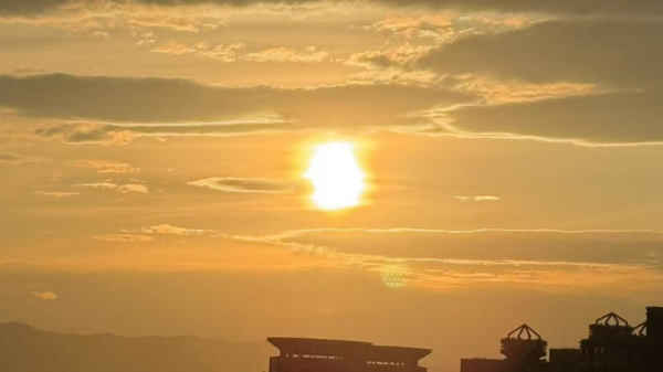 维海配资 北京今天晚霞观赏等级一级，红霞微醺，粉黛轻染